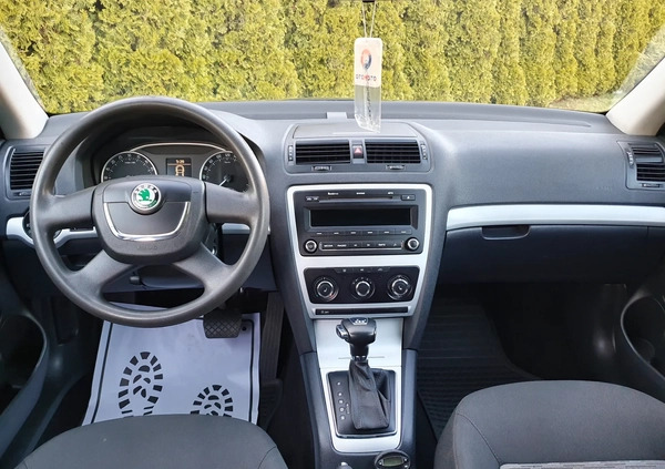 Skoda Octavia cena 25900 przebieg: 233000, rok produkcji 2011 z Ostrzeszów małe 254